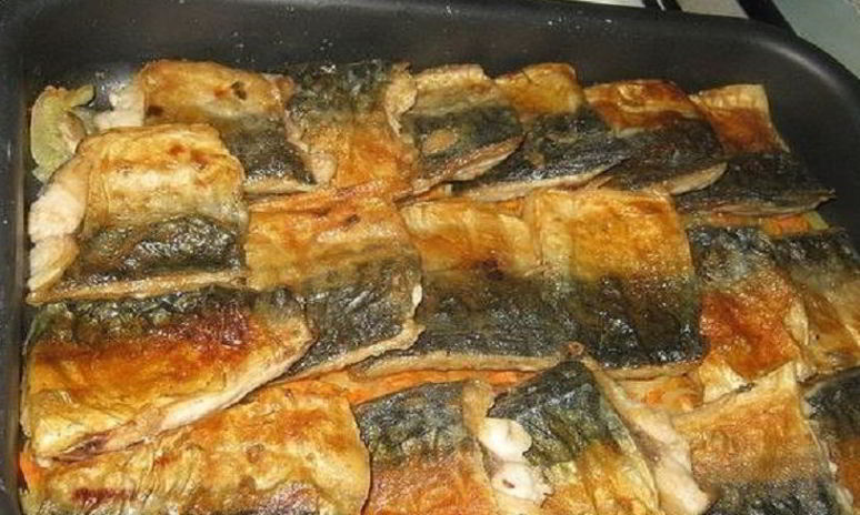 Рецепт скумбрии со сметаной