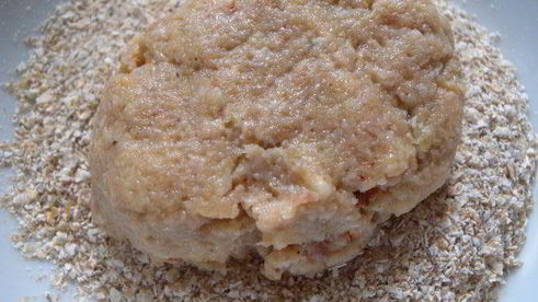 сочные рыбные биточки со спаржевой фасолью и соусом из сладкого перца