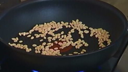 стейки из тунца с фасолью и соусом песто