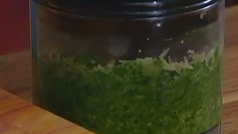 стейки из тунца с фасолью и соусом песто