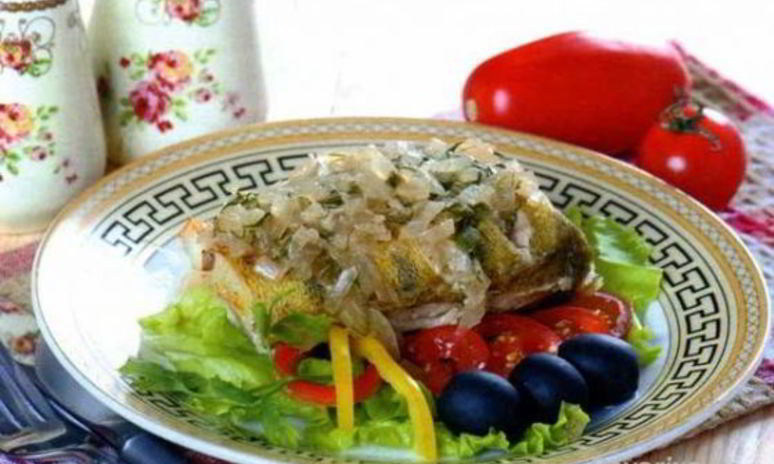 Рецепт судака под винным соусом