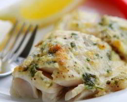 Треска запеченная под чесноком и травами