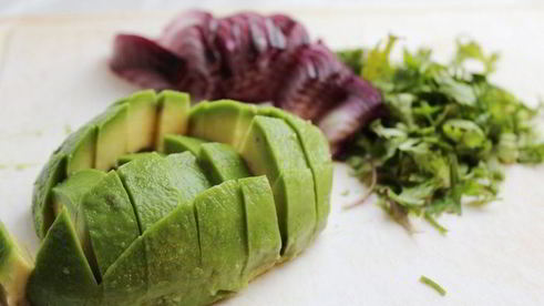 запеченная скумбрия с легким салатом