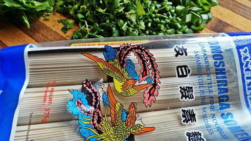 запеченная скумбрия с японской лапшой