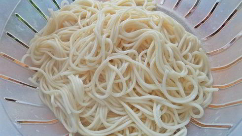 запеченная скумбрия с японской лапшой