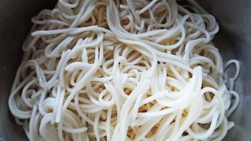 запеченная скумбрия с японской лапшой