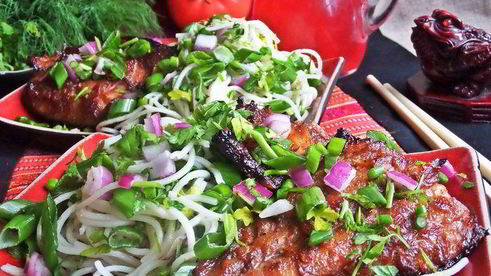 запеченная скумбрия с японской лапшой