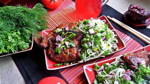 запеченная скумбрия с японской лапшой