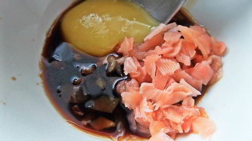 запеченная скумбрия с японской лапшой