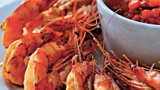 Запеченные креветки с соусом ромеско