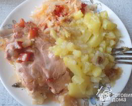 Запеченый в сметане судак с овощами