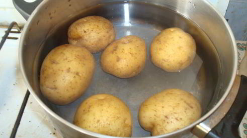 жареная рыба с картошкой и луком