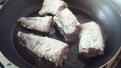 жареная рыба с картошкой и луком