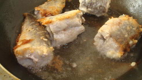 жареная рыба с картошкой и луком