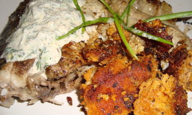 Рецепт жареных карась и икра со сметанным соусом