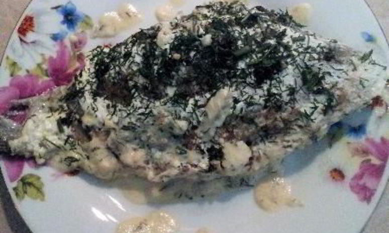 Рецепт жареных карасиков в сметане с петрушкой