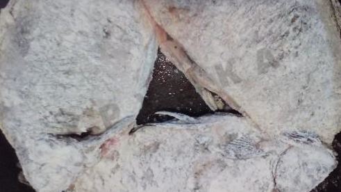 жареные карасики в сметане с петрушкой