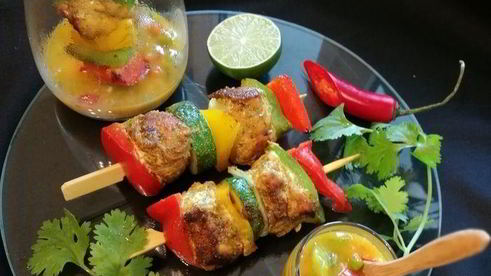 куриный шашлычок по-карибски с манговой сальсой