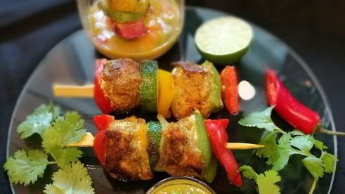 куриный шашлычок по-карибски с манговой сальсой