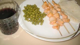 Куриный шашлык в духовке на шпажках