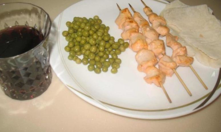 Рецепт куриного шашлыка в духовке на шпажках