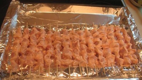 куриный шашлык в духовке на шпажках