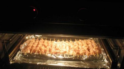 куриный шашлык в духовке на шпажках