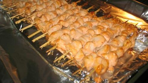 куриный шашлык в духовке на шпажках