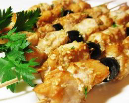 Куриный шашлык в соевом маринаде с маслинами