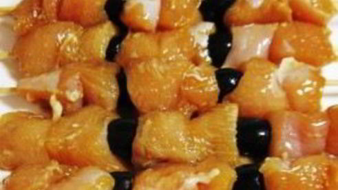 куриный шашлык в соевом маринаде с маслинами