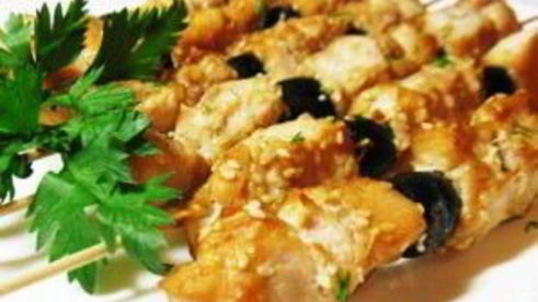 куриный шашлык в соевом маринаде с маслинами
