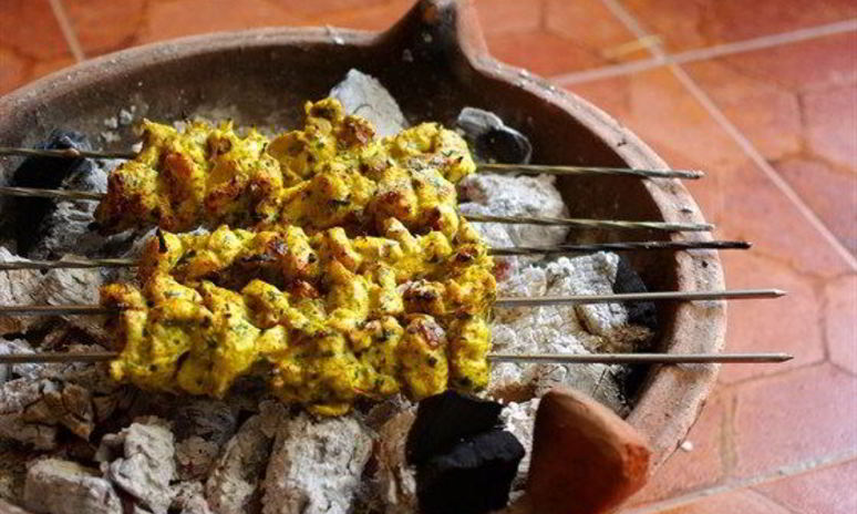 Рецепт куриных шашлыков в йогуртовом маринаде с карри