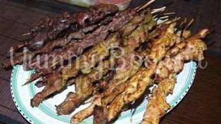 Шашлычки из говядины, свинины и курицы