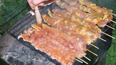 шашлычки из говядины, свинины и курицы