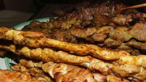 шашлычки из говядины, свинины и курицы