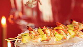 Шашлычки из креветок и ананаса