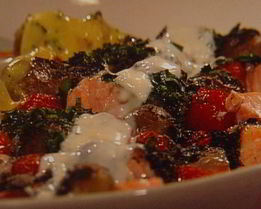 Шашлычки из лосося с молодой картошкой под чесночным соусом айоли