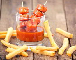 Шашлычки из сосисок с арахисовым соусом