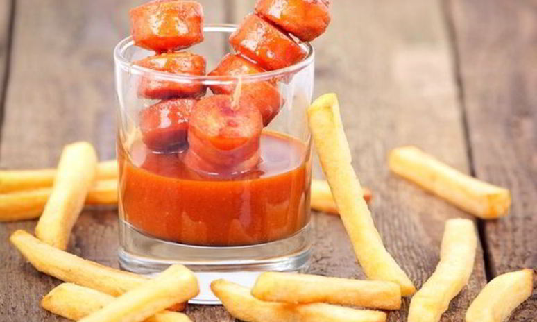 Рецепт шашлычков из сосисок с арахисовым соусом