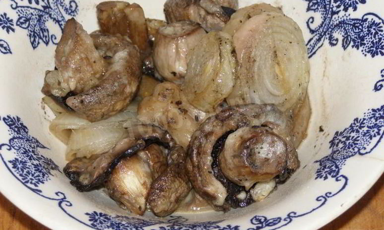 Рецепт шашлыка из грибов шампиньоны на шампурах на мангале