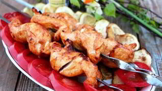 Шашлык из курицы с томатно-луковым маринадом