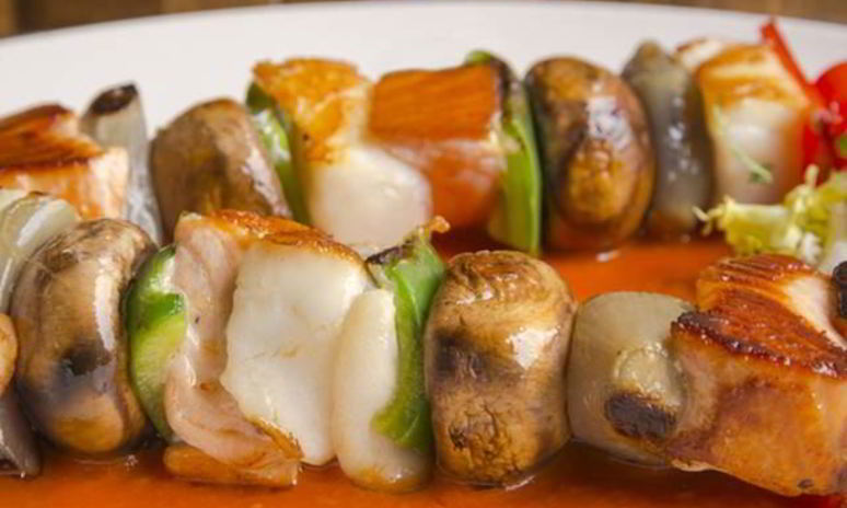 Рецепт шашлыка из лосося под грибным соусом