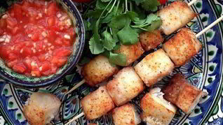 Шашлык из рыбы на шпажках