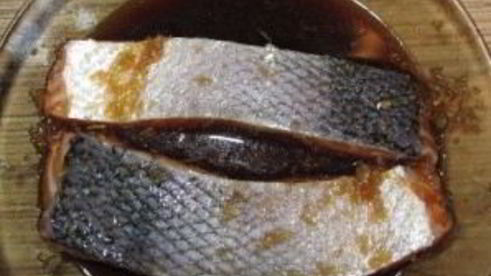 шашлык из рыбы на шпажках