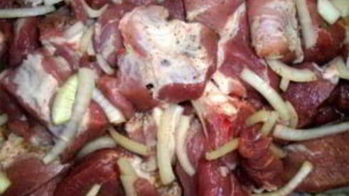 шашлык из свинины в минералке