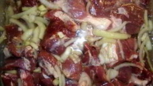 шашлык из свинины в минералке