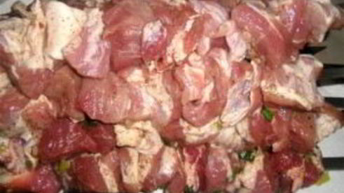 шашлык из свинины в минералке