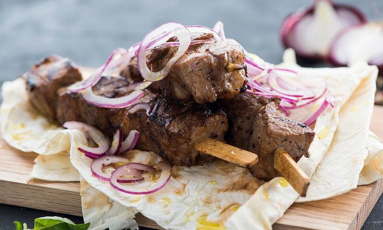 Рецепт шашлыка из свиной шейки в яблочно-горчичном маринаде