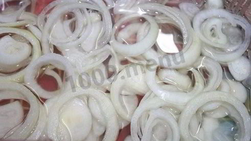 шашлык в духовке на луковой подушке