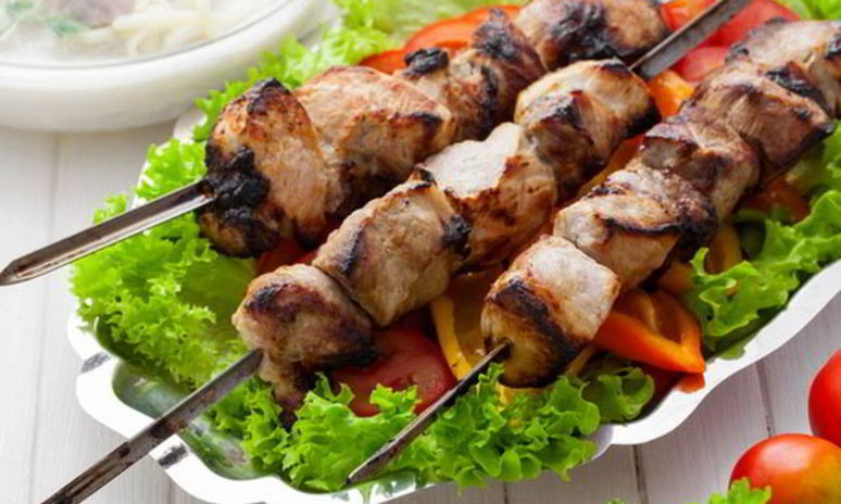 Рецепт свиного шашлыка в маринаде из кефира и лука